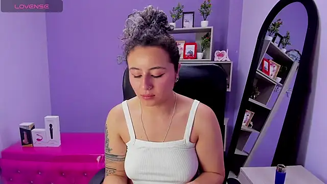 Snapshot of celeste_blue69 chatting on 03-16-25, 09:16 celeste blue69 online show from 03-16-25, 09:16