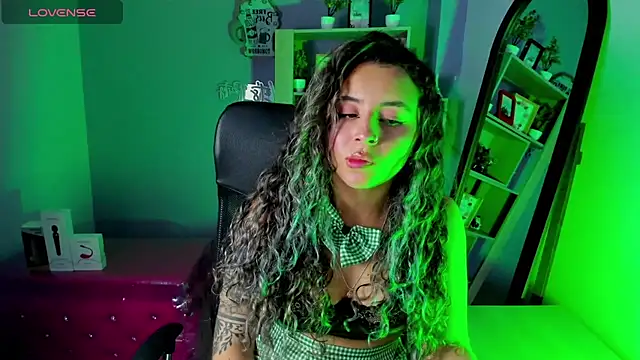 Snapshot of celeste_blue69 chatting on 03-18-25, 06:03 celeste blue69 online show from 03-18-25, 06:03