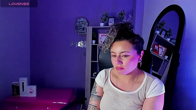 Snapshot of celeste_blue69 chatting on 03-18-25, 09:09 celeste blue69 online show from 03-18-25, 09:09