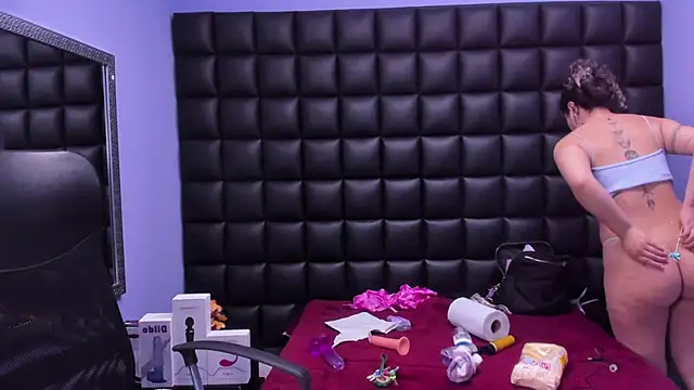 Snapshot of celeste_blue69 chatting on 10-08-25, 04:10 celeste blue69 online show from 10-08-25, 04:10