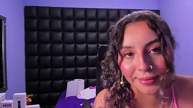 Snapshot of celeste_blue69 chatting on 10-16-25, 03:18 celeste blue69 online show from 10-16-25, 03:18