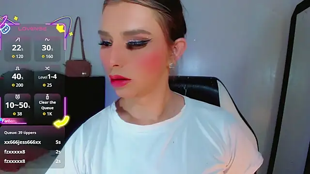 Snapshot of la_ratona_1 chatting on 10-06-25, 05:21 la ratona 1 online show from 10-06-25, 05:21