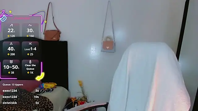 Snapshot of la_ratona_1 chatting on 10-08-25, 12:36 la ratona 1 online show from 10-08-25, 12:36