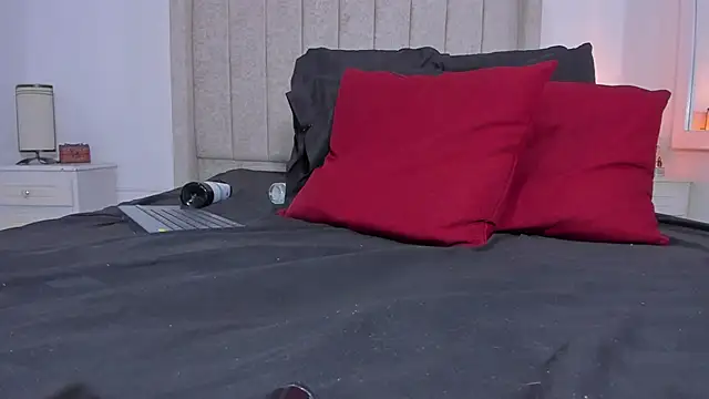 Snapshot of juana_240 chatting on 12-18-24, 10:02 juana 240 online show from 12-18-24, 10:02