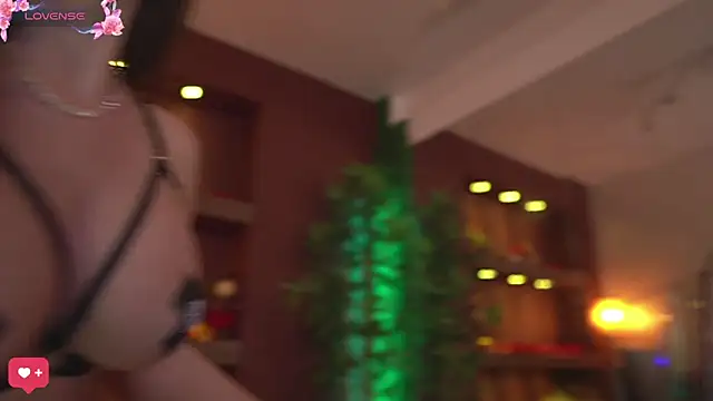 Snapshot of JustinneJade chatting on 12-18-24, 01:12 JustinneJade online show from 12-18-24, 01:12