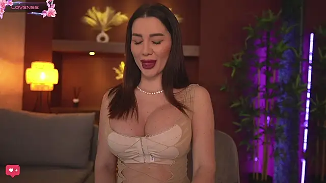 Snapshot of JustinneJade chatting on 03-04-25, 06:47 JustinneJade online show from 03-04-25, 06:47