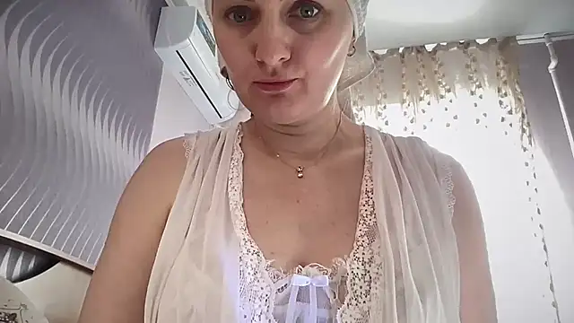 Snapshot of Viola_sweet chatting on 05-31-26, 04:53 Viola sweet online show from 05-31-26, 04:53