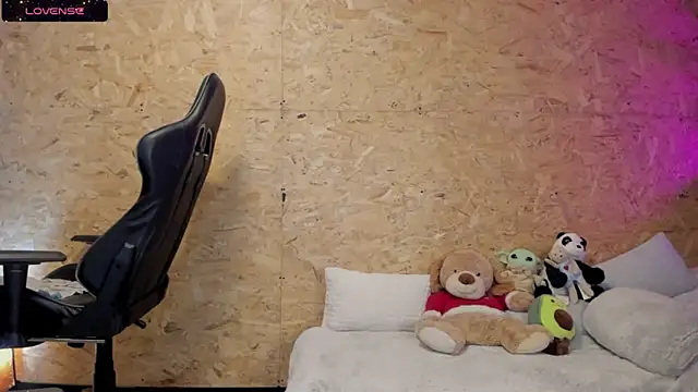 Biancastrongg online show from 02-15-25, 08:54