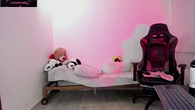 Biancastrongg online show from 11-29-25, 03:09