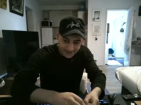 mihaimichael online show from 04-06-26, 01:45