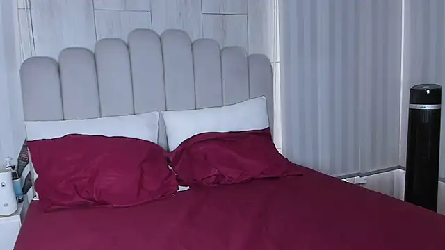 Snapshot of mileyerikson chatting on 10-06-25, 01:08 mileyerikson online show from 10-06-25, 01:08