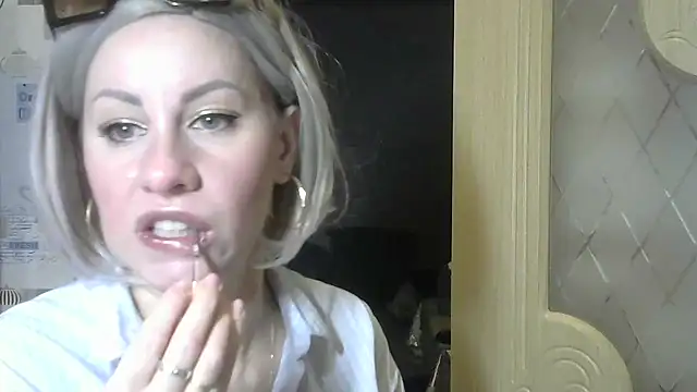 TherestlessKitty online show from 12-03-24, 06:04