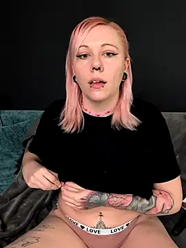 nora the strange online show from 03-10-26, 11:04