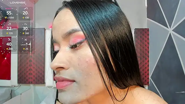 Snapshot of Karoll014 chatting on 02-13-25, 05:54 Karoll014 online show from 02-13-25, 05:54