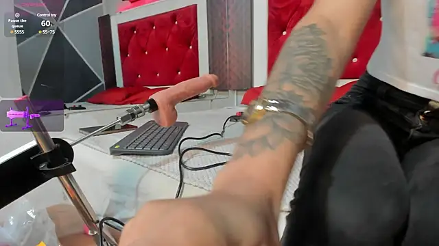 Snapshot of Karoll014 chatting on 02-26-25, 11:52 Karoll014 online show from 02-26-25, 11:52