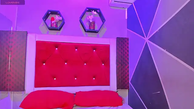 Snapshot of Karoll014 chatting on 09-17-25, 12:18 Karoll014 online show from 09-17-25, 12:18