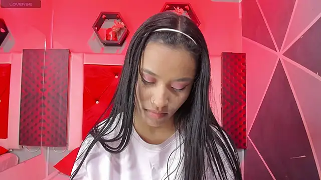 Snapshot of Karoll014 chatting on 09-19-25, 01:56 Karoll014 online show from 09-19-25, 01:56