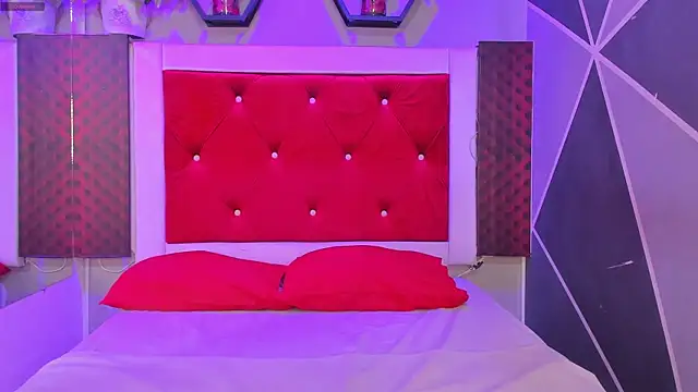 Snapshot of Karoll014 chatting on 09-24-25, 01:47 Karoll014 online show from 09-24-25, 01:47