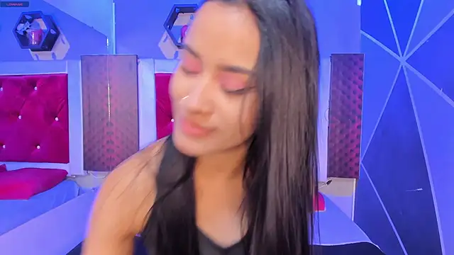 Snapshot of Karoll014 chatting on 09-27-25, 12:54 Karoll014 online show from 09-27-25, 12:54