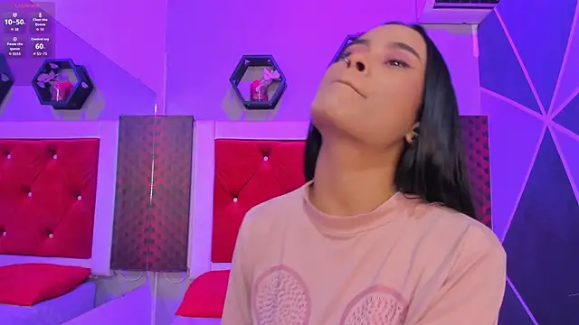 Snapshot of Karoll014 chatting on 09-29-25, 11:48 Karoll014 online show from 09-29-25, 11:48