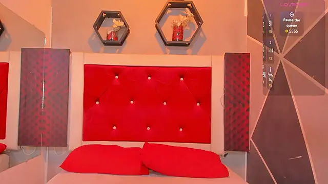 Snapshot of Karoll014 chatting on 10-21-25, 12:17 Karoll014 online show from 10-21-25, 12:17