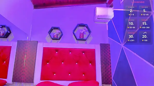 Snapshot of Karoll014 chatting on 10-22-25, 11:54 Karoll014 online show from 10-22-25, 11:54