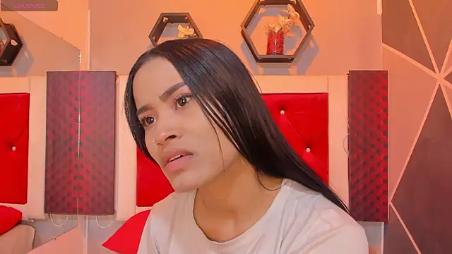 Snapshot of Karoll014 chatting on 10-24-25, 12:12 Karoll014 online show from 10-24-25, 12:12