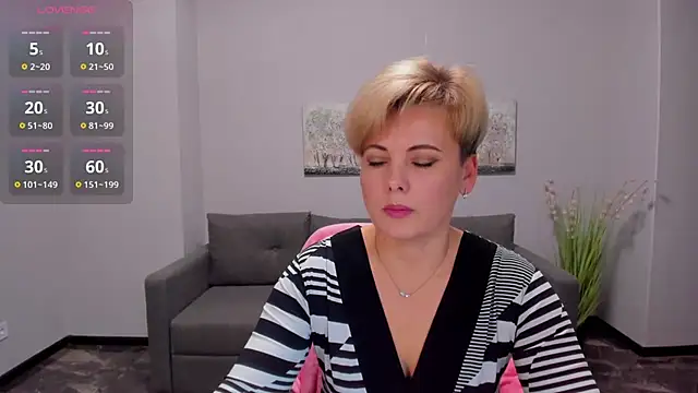 Julia Wilsone online show from 12-11-24, 01:28