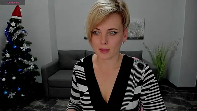 Julia Wilsone online show from 12-29-24, 04:30