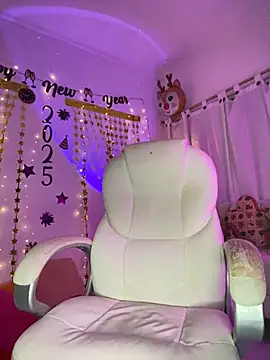 Snapshot of AlisonHoot69 chatting on 01-01-25, 07:30 AlisonHoot69 online show from 01-01-25, 07:30