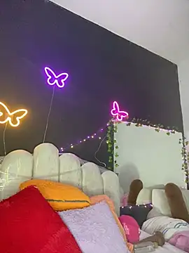 Snapshot of AlisonHoot69 chatting on 02-23-25, 02:18 AlisonHoot69 online show from 02-23-25, 02:18