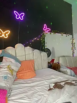 Snapshot of AlisonHoot69 chatting on 03-02-25, 03:34 AlisonHoot69 online show from 03-02-25, 03:34