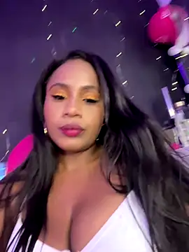 Snapshot of AlisonHoot69 chatting on 10-06-25, 04:32 AlisonHoot69 online show from 10-06-25, 04:32