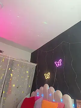 Snapshot of AlisonHoot69 chatting on 10-29-25, 12:02 AlisonHoot69 online show from 10-29-25, 12:02