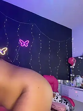 Snapshot of AlisonHoot69 chatting on 10-29-25, 12:07 AlisonHoot69 online show from 10-29-25, 12:07