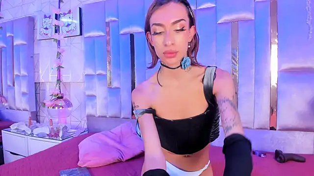 MadisonWood01 online show from 03-18-25, 10:57