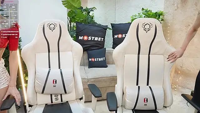 Snapshot of Britney054 chatting on 12-26-24, 11:43 Britney054 online show from 12-26-24, 11:43