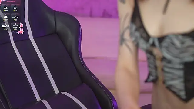 Snapshot of Britney054 chatting on 02-15-25, 12:01 Britney054 online show from 02-15-25, 12:01