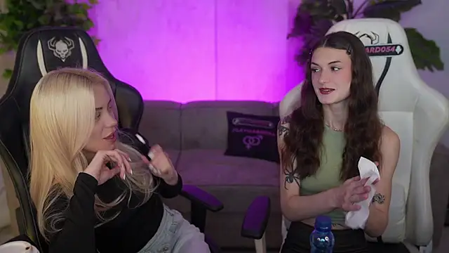 Snapshot of Britney054 chatting on 02-03-26, 03:50 Britney054 online show from 02-03-26, 03:50