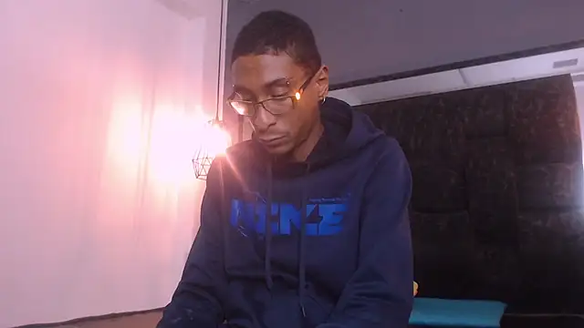 Snapshot of Jose_Smoke chatting on 02-15-25, 01:53 Jose Smoke online show from 02-15-25, 01:53