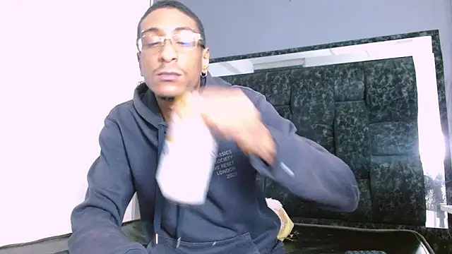 Snapshot of Jose_Smoke chatting on 02-16-25, 02:20 Jose Smoke online show from 02-16-25, 02:20