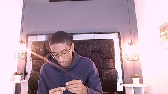 Snapshot of Jose_Smoke chatting on 02-17-25, 02:53 Jose Smoke online show from 02-17-25, 02:53