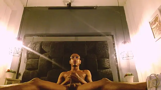 Snapshot of Jose_Smoke chatting on 02-17-25, 09:03 Jose Smoke online show from 02-17-25, 09:03