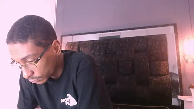 Snapshot of Jose_Smoke chatting on 02-21-25, 02:39 Jose Smoke online show from 02-21-25, 02:39