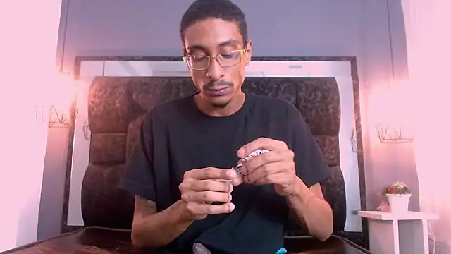 Snapshot of Jose_Smoke chatting on 02-21-25, 08:51 Jose Smoke online show from 02-21-25, 08:51