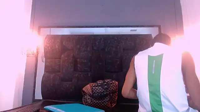 Snapshot of Jose_Smoke chatting on 02-23-25, 07:00 Jose Smoke online show from 02-23-25, 07:00