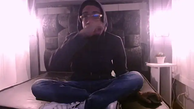 Snapshot of Jose_Smoke chatting on 02-24-25, 10:15 Jose Smoke online show from 02-24-25, 10:15