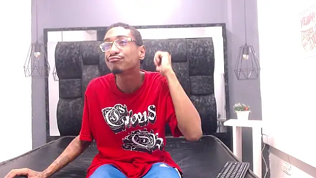 Snapshot of Jose_Smoke chatting on 02-28-25, 03:59 Jose Smoke online show from 02-28-25, 03:59