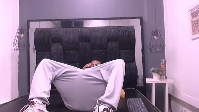 Snapshot of Jose_Smoke chatting on 03-03-25, 01:53 Jose Smoke online show from 03-03-25, 01:53