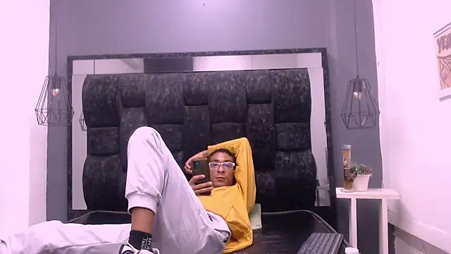 Snapshot of Jose_Smoke chatting on 03-03-25, 04:58 Jose Smoke online show from 03-03-25, 04:58